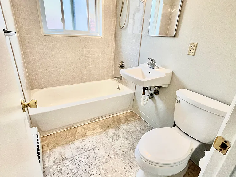 244 Laurel St — Photo 14