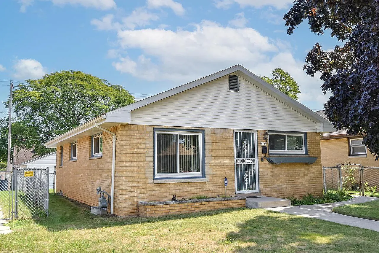 3 bed, 1342 sqft, $1,795 — Photo 1
