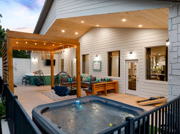 231 Rockwood Lane BLDG E, Indian Point, MO 65616