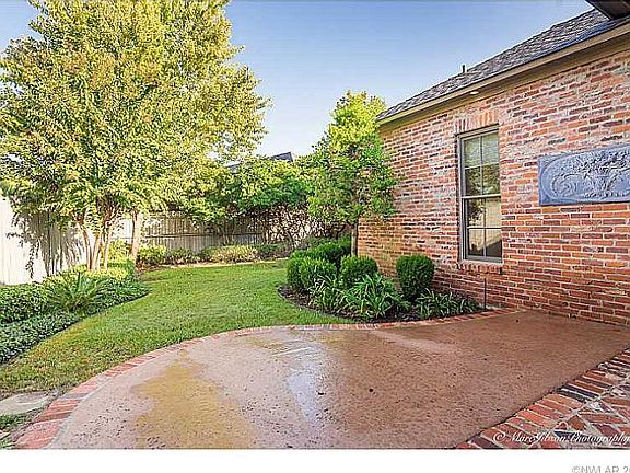 3rd image of 131 Carondelet Ct