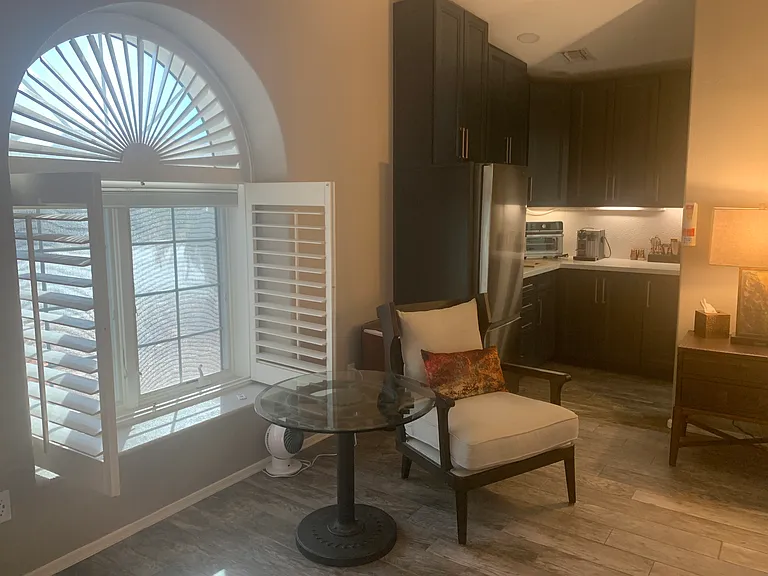 CASITA optional studio

Kitchenette with service for 4, sink, refrigerator/freezer, induction cooktop, air fryer/toaster oven, single cup coffee, induction cooktop and grill items
