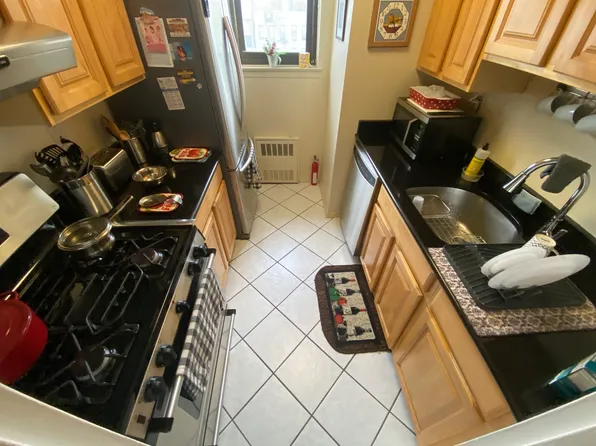 1874 Pelham Parkway South image 13 of 26