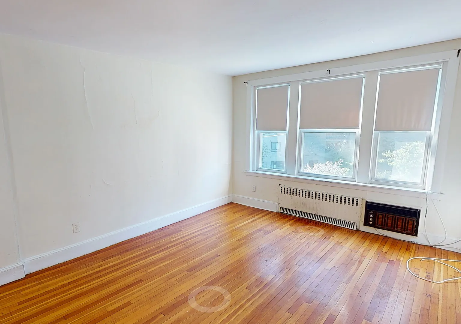 9/1 - No Fee! Washington Sq 2BR/2BA, heat/hot water inc! — Photo 2