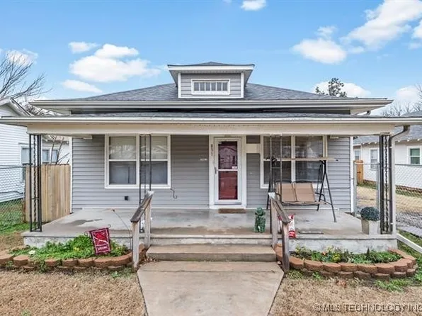 831 E Oak St, Cushing, OK 74023