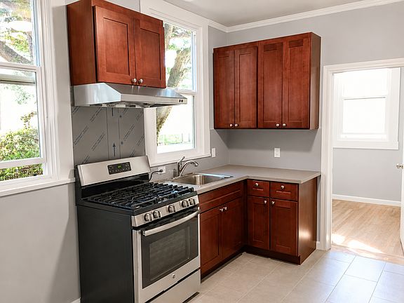 5th image of 435 Spruce St