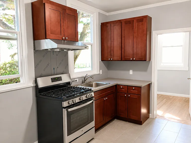 435 Spruce St — Photo 5