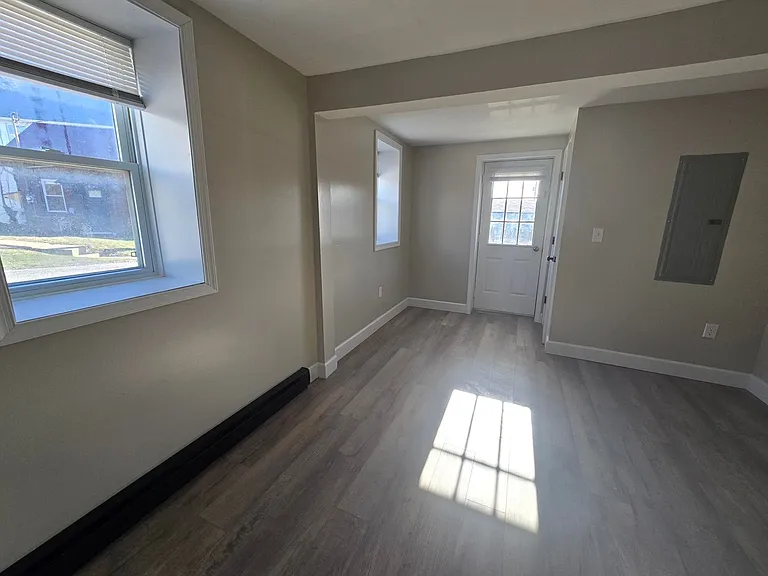 29 McCulloh St — Photo 16