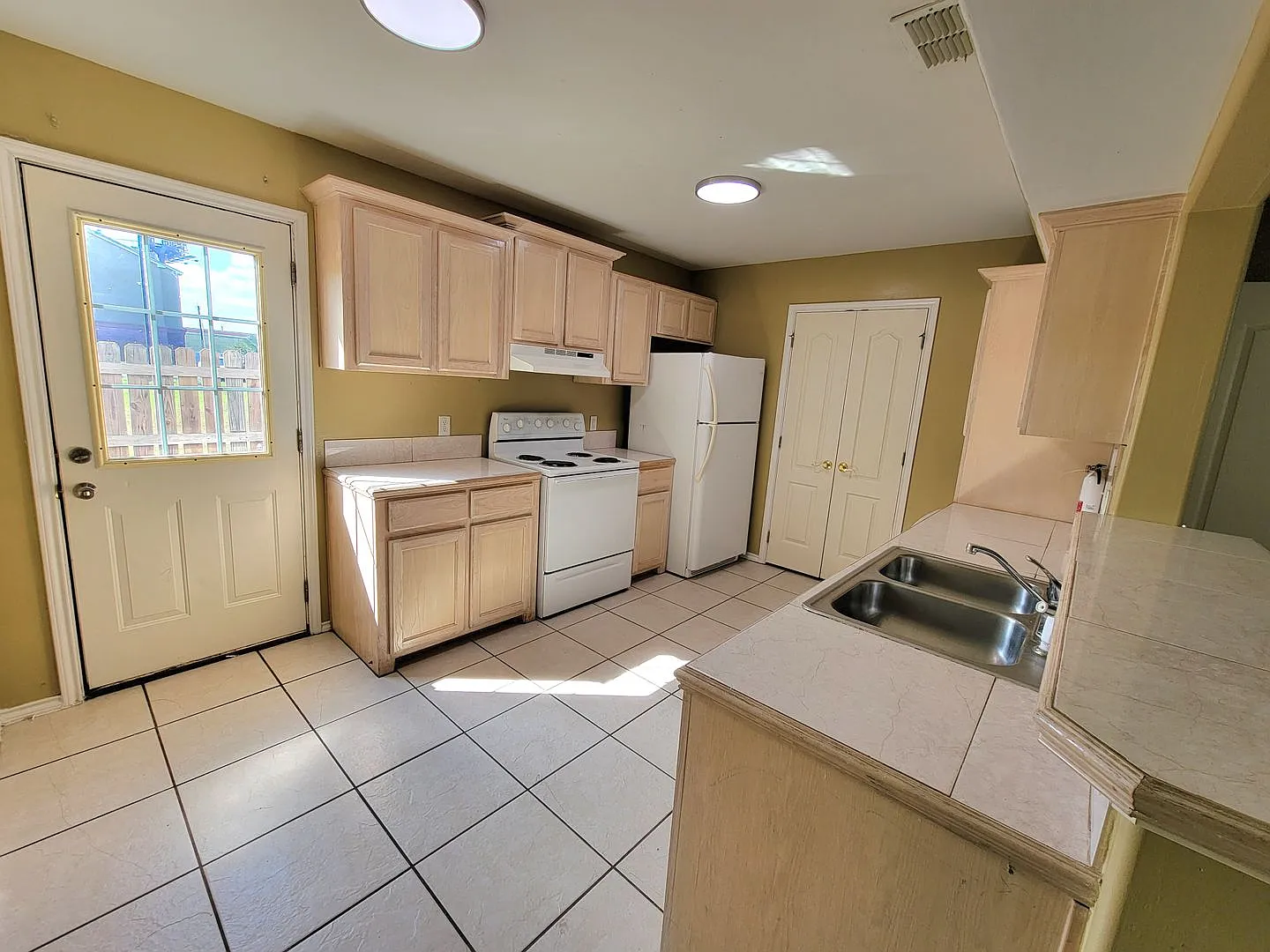 301 E. New Hampshire St.- 2 Bedroom/2.5 Bath — Photo 2