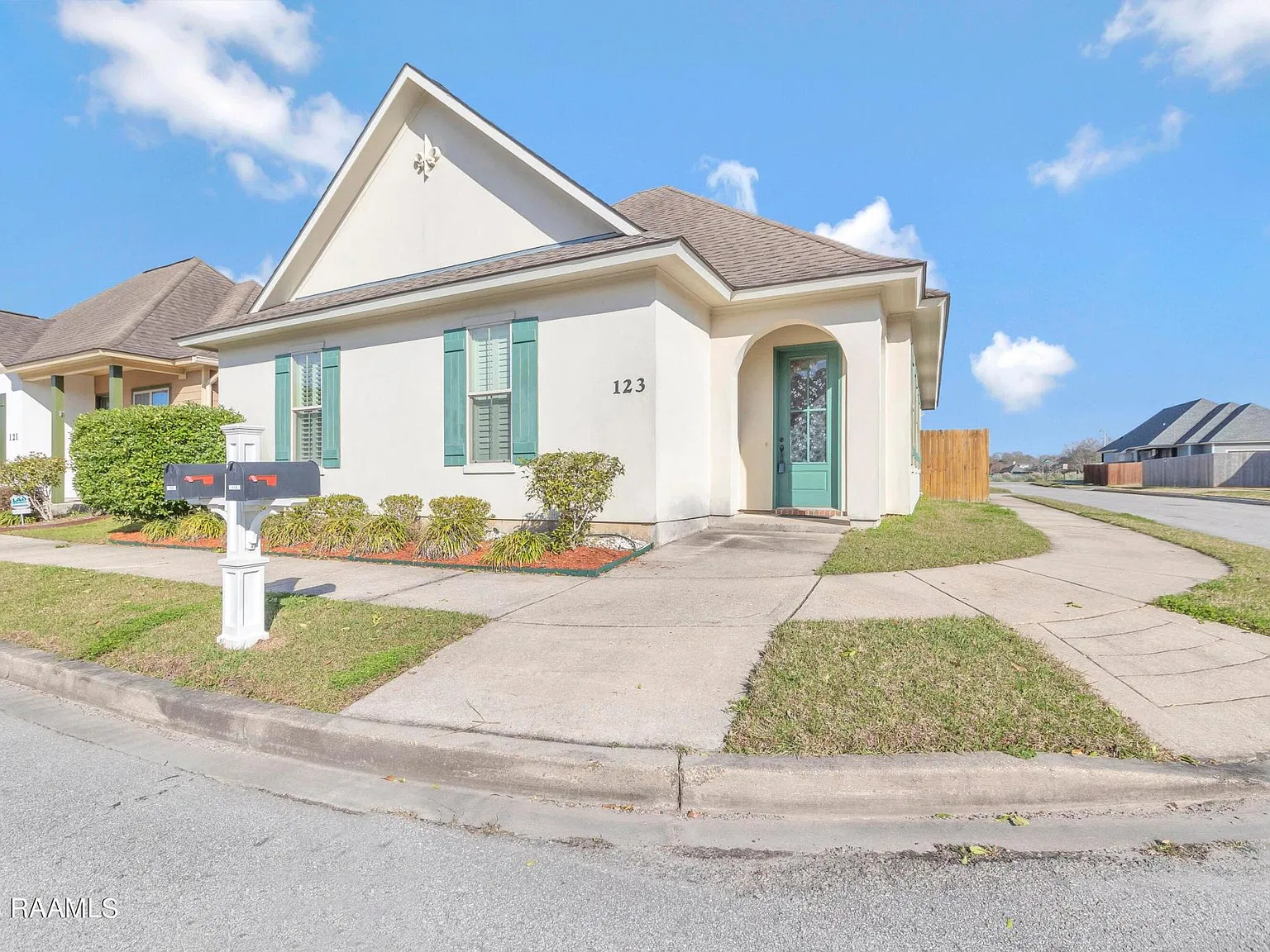 3 bed, 1596 sqft, $2,000 — Photo 4