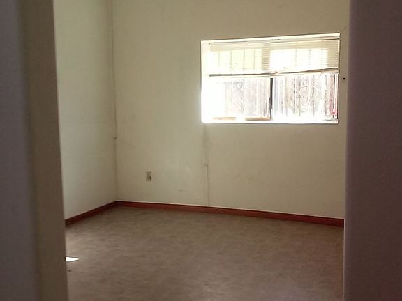 4th image of 900 William St SE #B