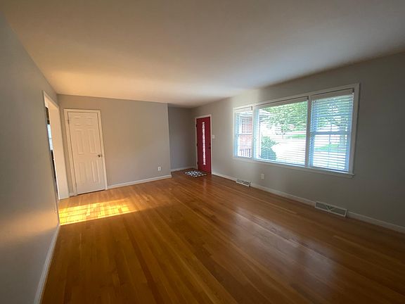 2nd image of 9407 Wyndhurst Dr