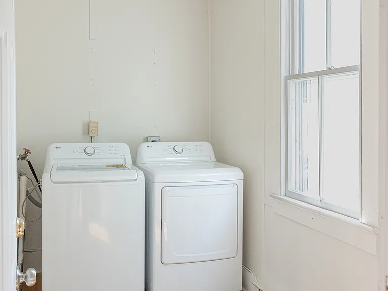 138 Davis Ave #2 — Photo 19