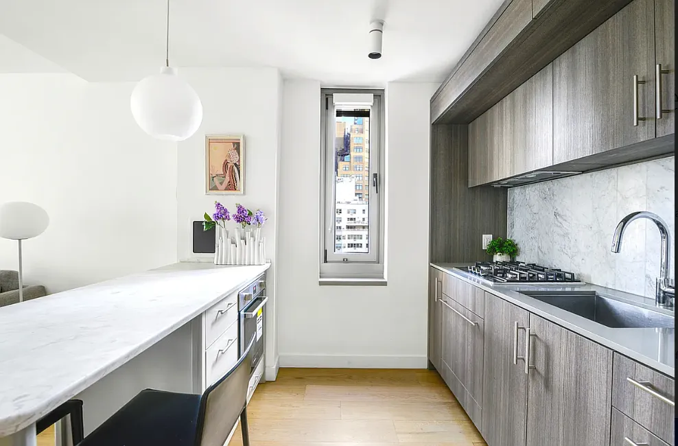 234 East 46th Street — Photo 4