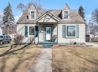 8 Alter Ct, Mount Clemens, MI 48043