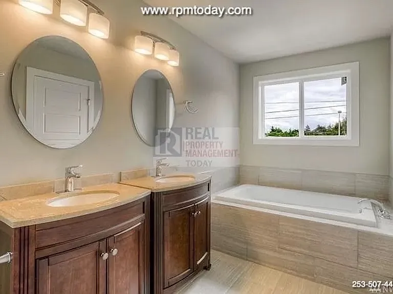 2310 Orchard St W — Photo 4