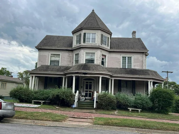 102 Main St, Lebanon, IL 62254