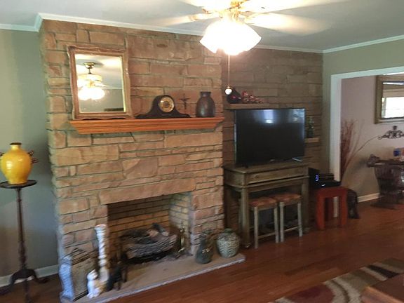 3rd image of 110 Mandalay Dr