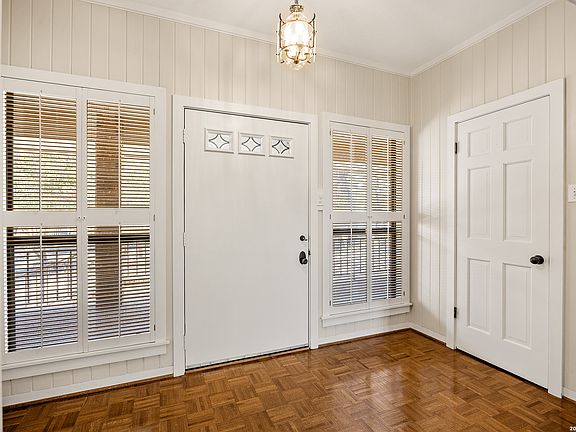 5th image of 304 Spring Mill Dr