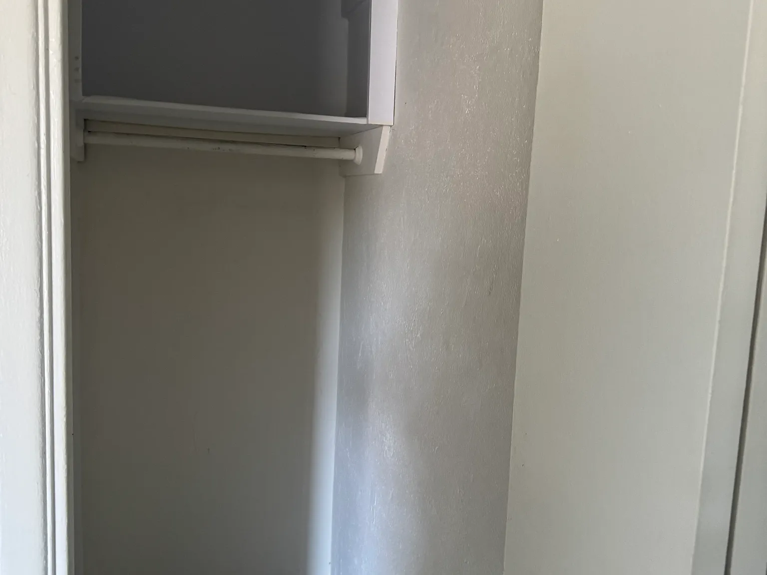 807 Adelaine Ave — Photo 2