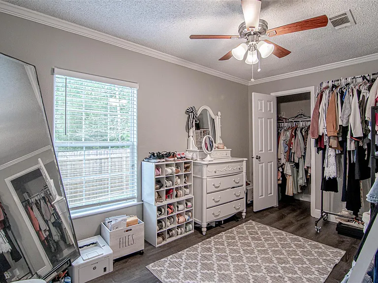 160 Varsity Dr — Photo 16