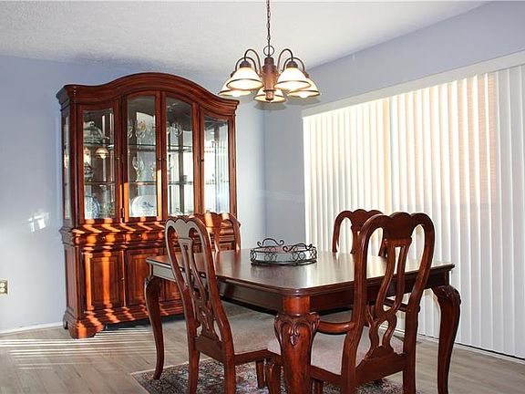 5th image of 310 Central Dr