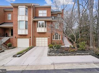 10243 Aspen Willow Dr, Fairfax, VA