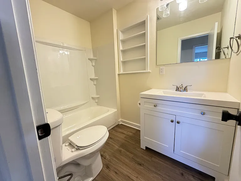 601 Ravenwood Dr — Photo 2
