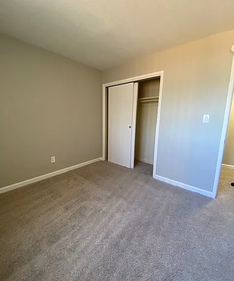 Lincoln Village Apartments — Photo 41