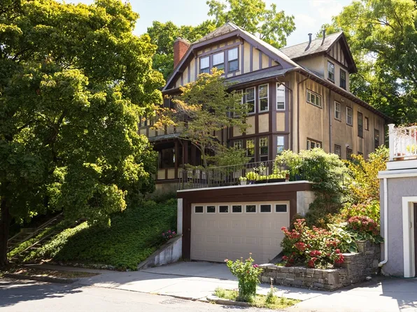 139 University Rd #2, Brookline, MA 02445