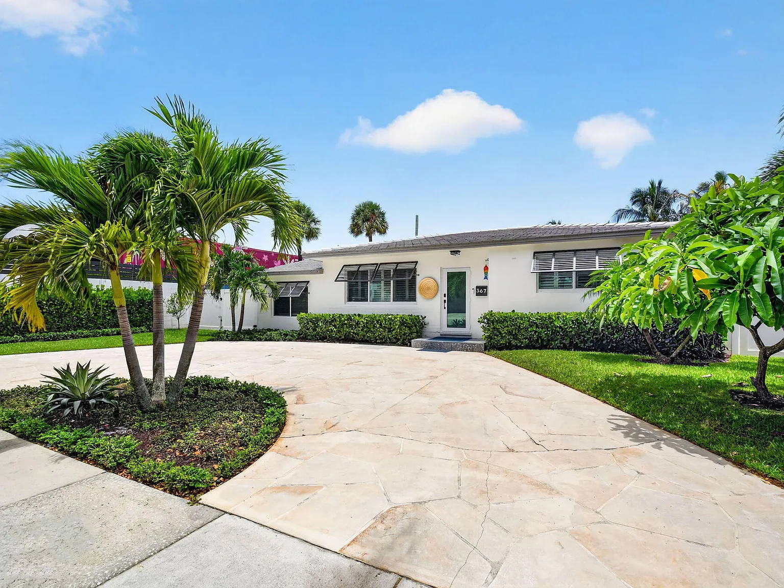 3 bed, 2.5 bath, 1063 sqft, $6,250 — Photo 4