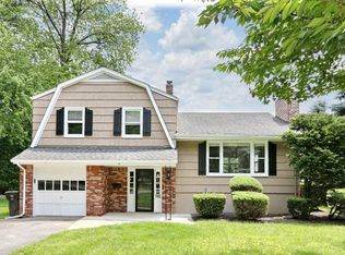 780 Flint Pl, Paramus, NJ 07652