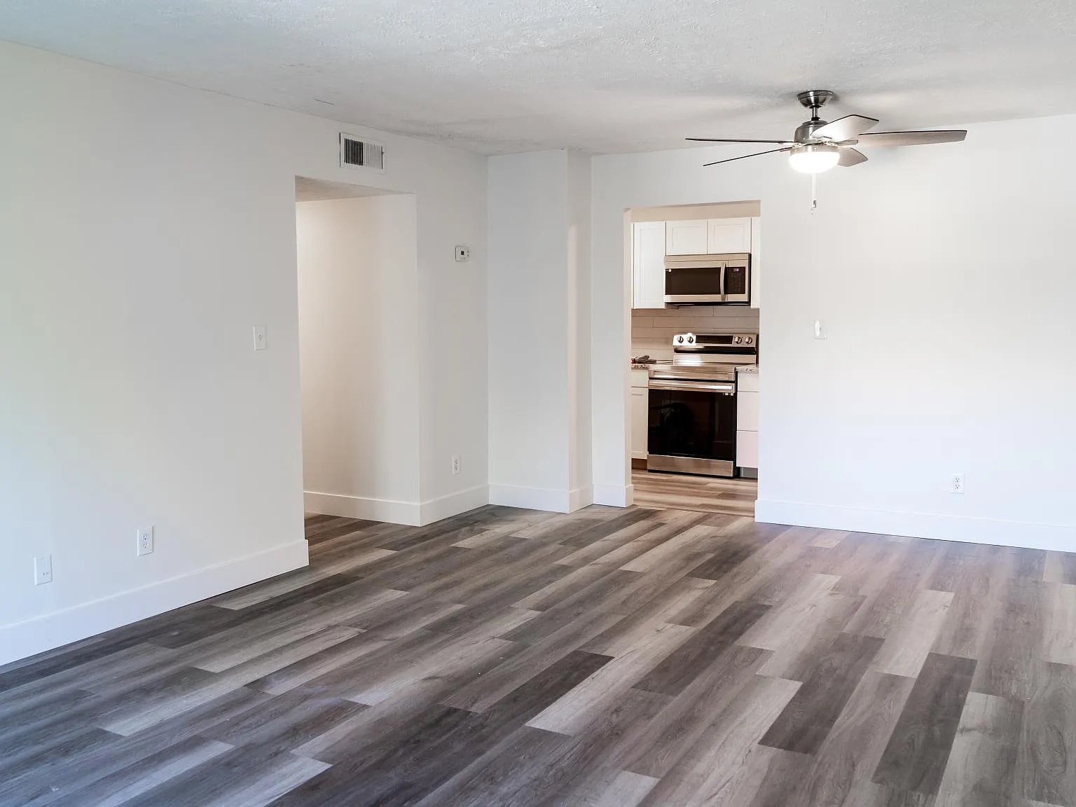 2 bed, 1008 sqft, $1,225 — Photo 3