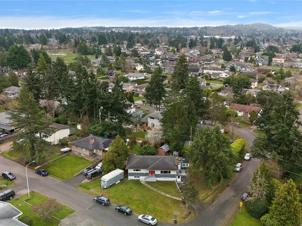 1819 Dunnett Cres, Saanich, BC V8N 2P4