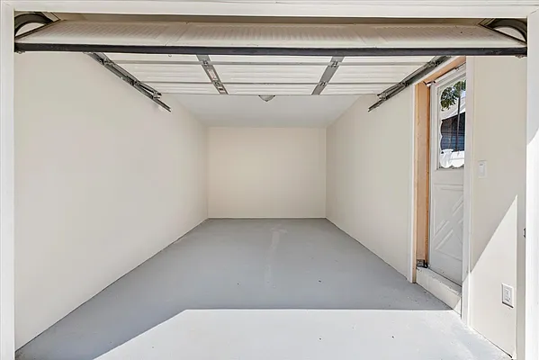 Sold by Trusted Property Advisors Corp | media 25