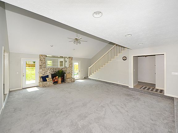 5th image of 2118 Fox Run