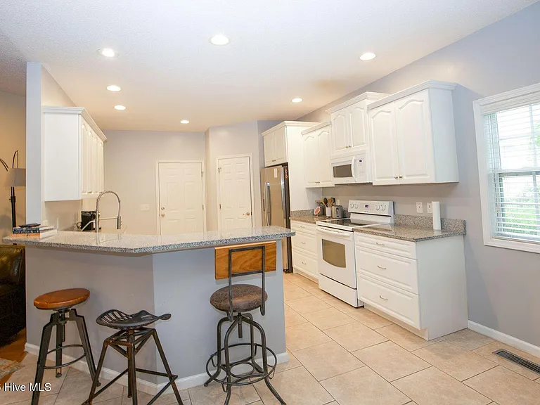 13 Barkley Ln — Photo 9