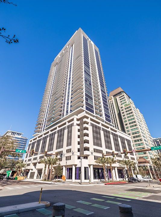 1st image of 275 1st Ave #3003