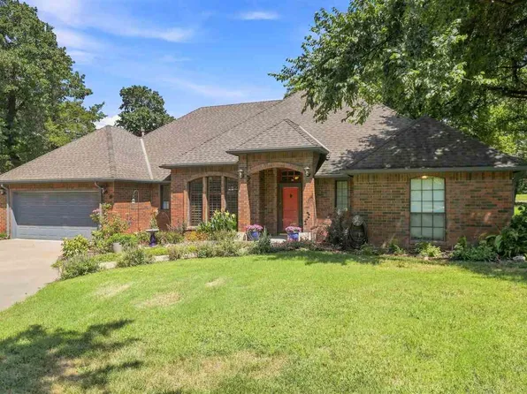 3 Woodcrest, Ponca City, OK 74604
