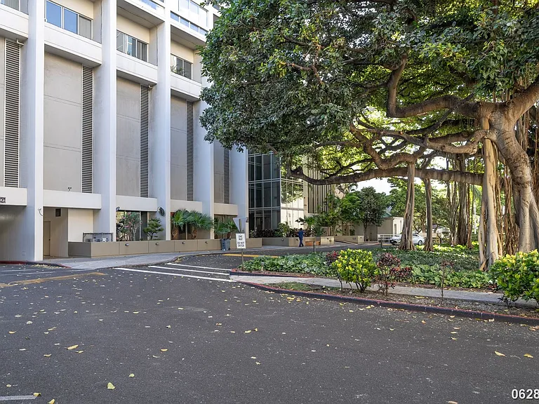 1212 Punahou St #3305 — Photo 2