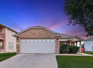 1101 Castle Top Dr, Fort Worth, TX 76115