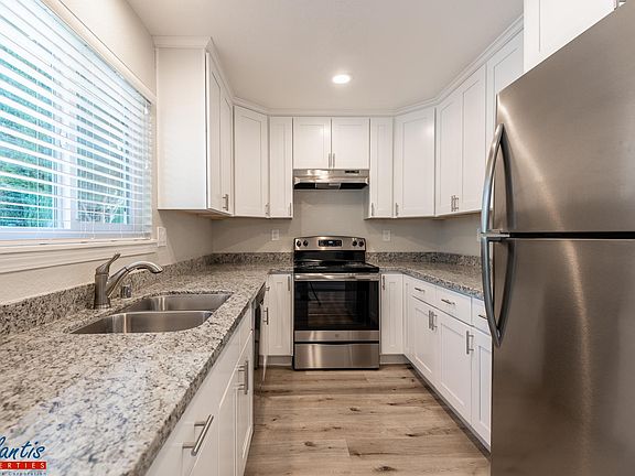3rd image of 683 Chemeketa Dr APT A
