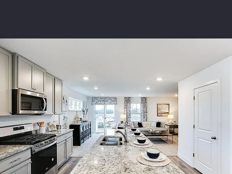 12549 Guadalcanal Cir NE — Photo 2