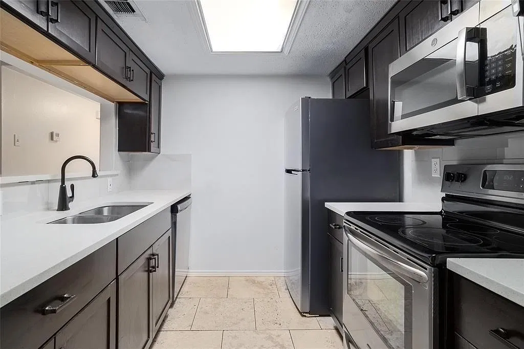 4 bed, 3.0 bath, 1600 sqft, $2,800 — Photo 3