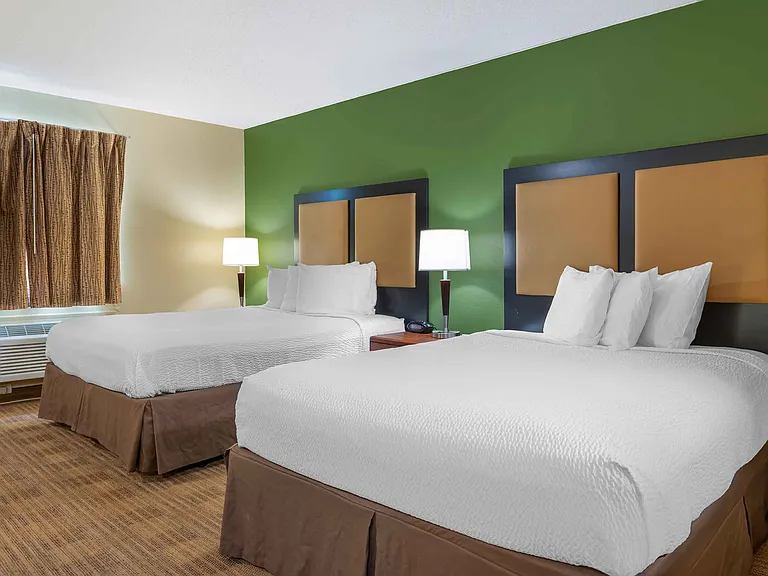 Deluxe Studio - 2 Queen Beds