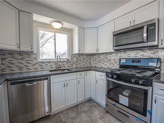 3rd image of 13241 Saint Clair Dr