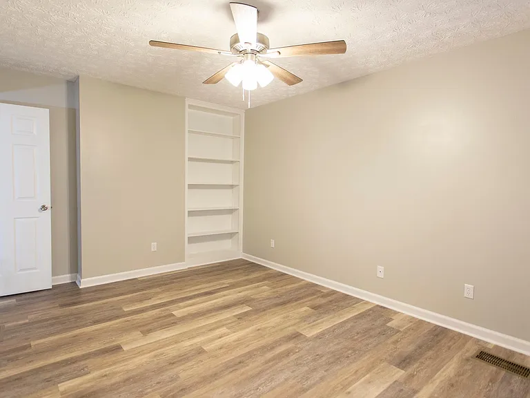 128 Oak Creek Cir — Photo 10