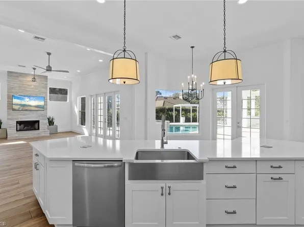 2274 Hawksridge DR, NAPLES, FL 34105