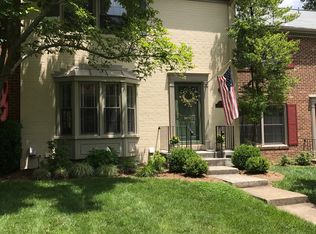 8504 Lakinhurst Ln, Springfield, VA 22152