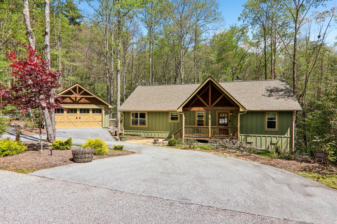 Spruce Ct-S2104-001.jpg