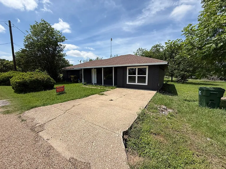 781 Hardeman — Photo 1